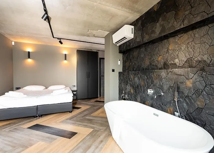 Ctz Jacuzzi アパート ミエルノ